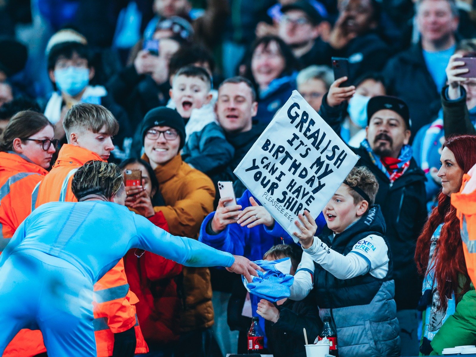 背後的深思 背後的深思